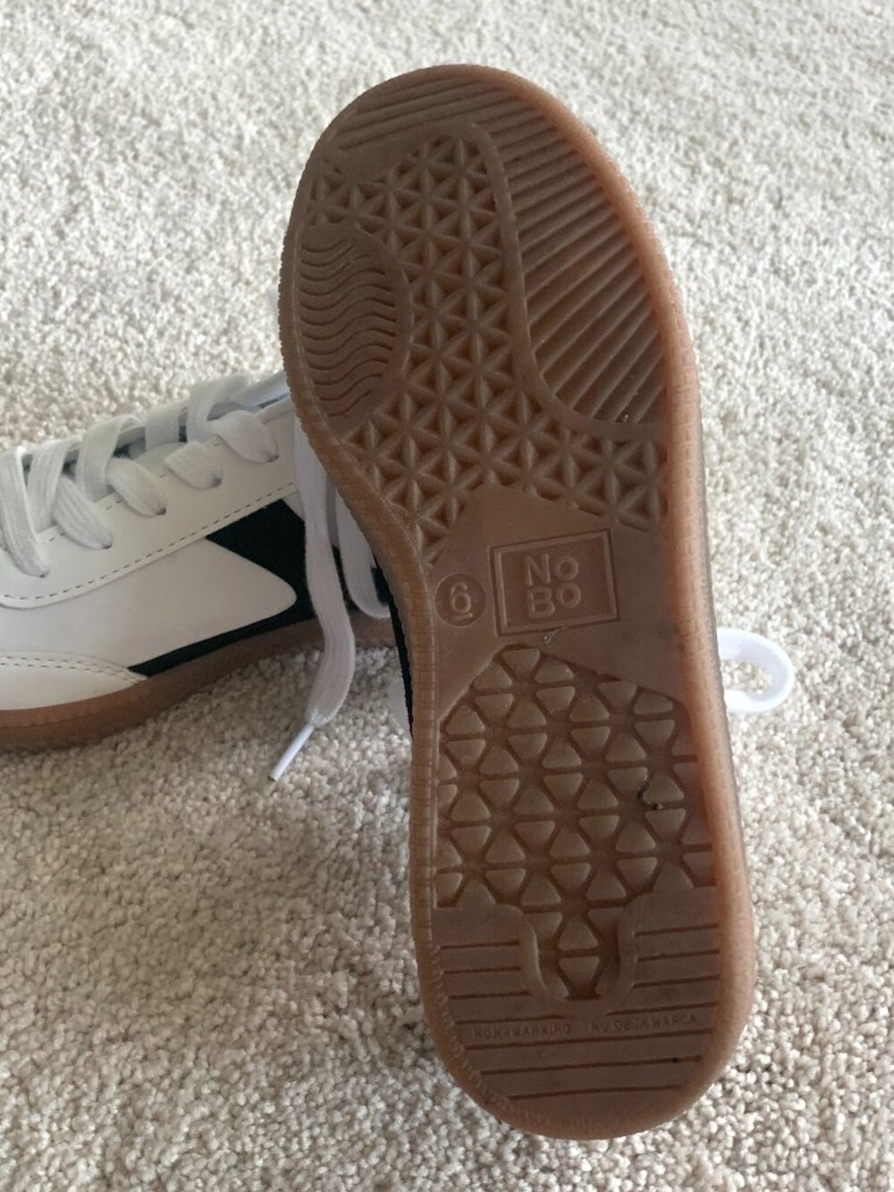 No Boundaries Women's Lace Up Sport Sneakers, Size 6 - Picture 4 of 8